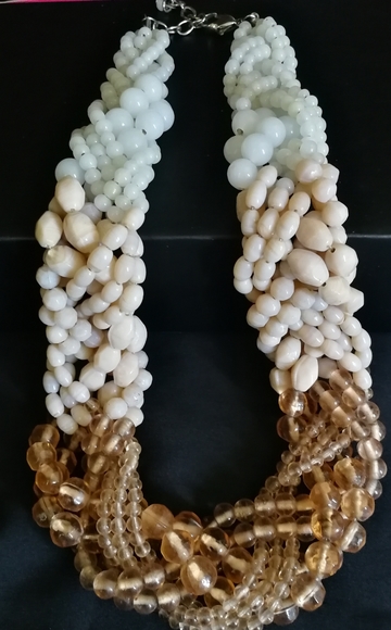 Pink ombre beaded necklace - Picture 4 of 4